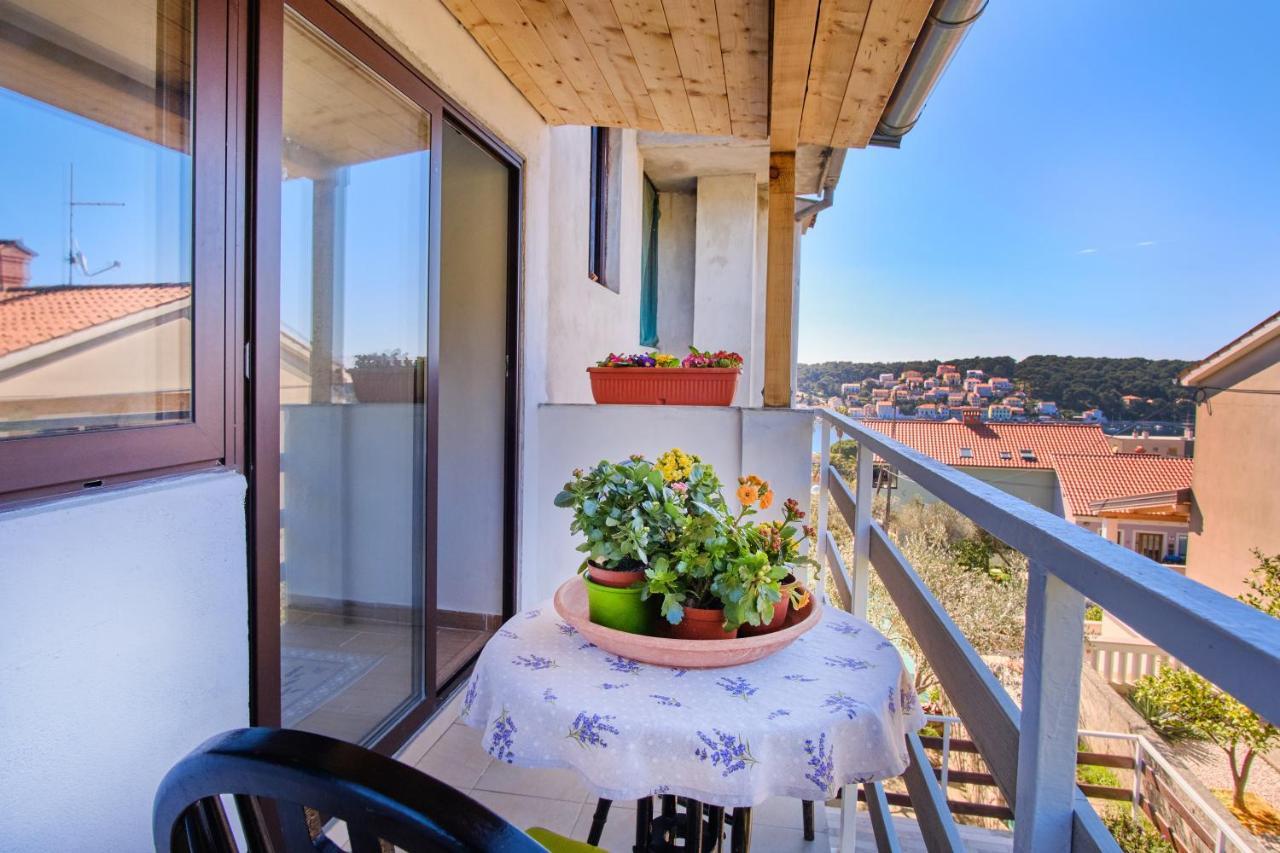 Apartments Mirella Mali Lošinj Exterior foto