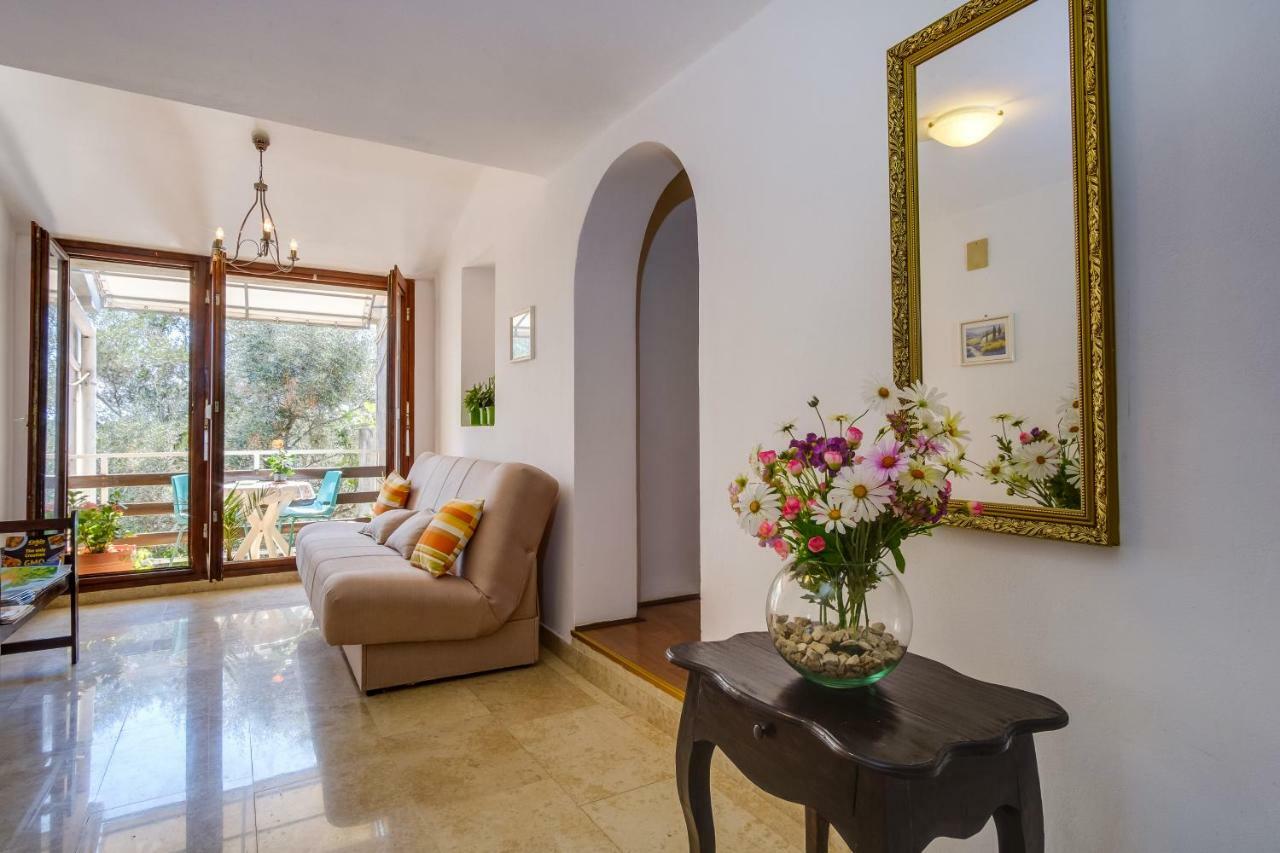 Apartments Mirella Mali Lošinj Exterior foto